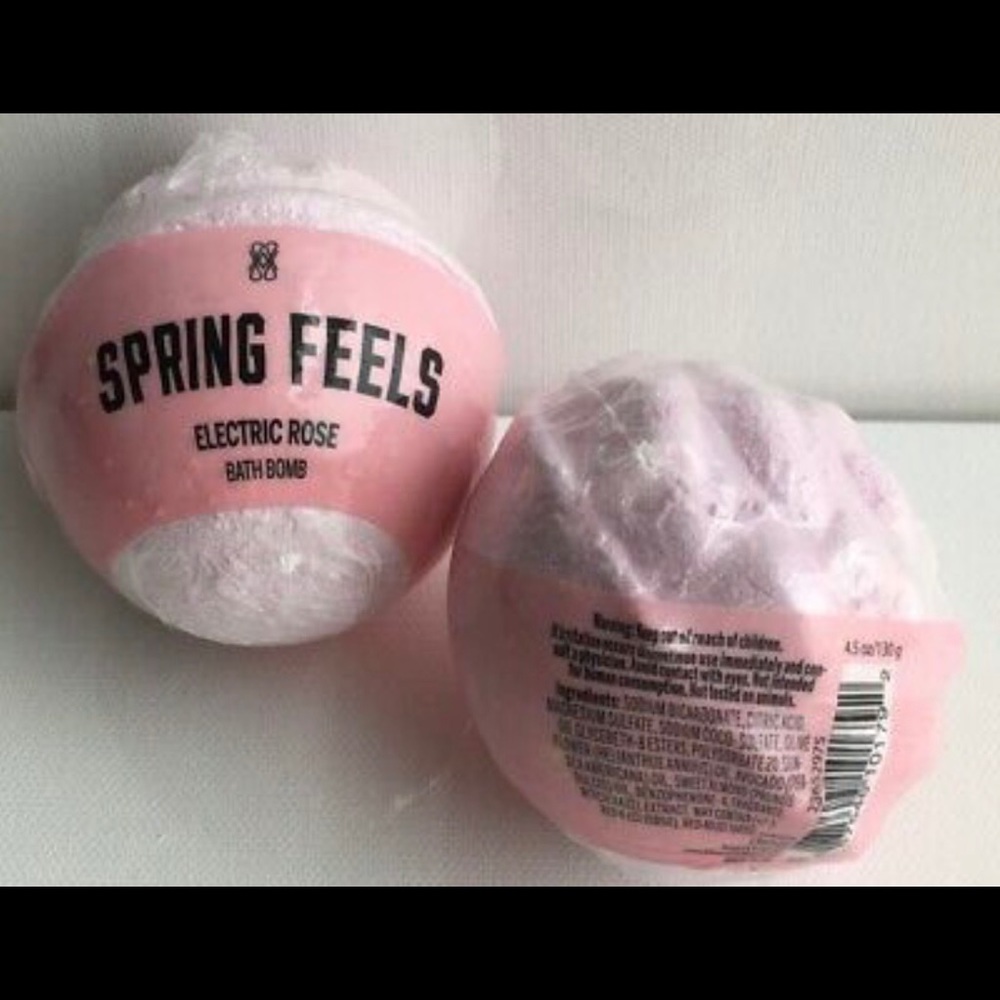 - 🌹Victoria Secret bath bomb🌹
